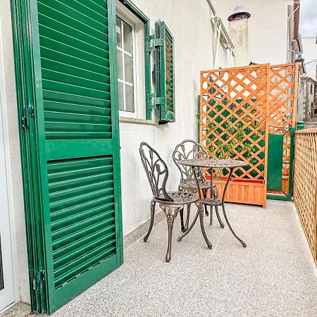 Guest house Poets Tavern & 5*